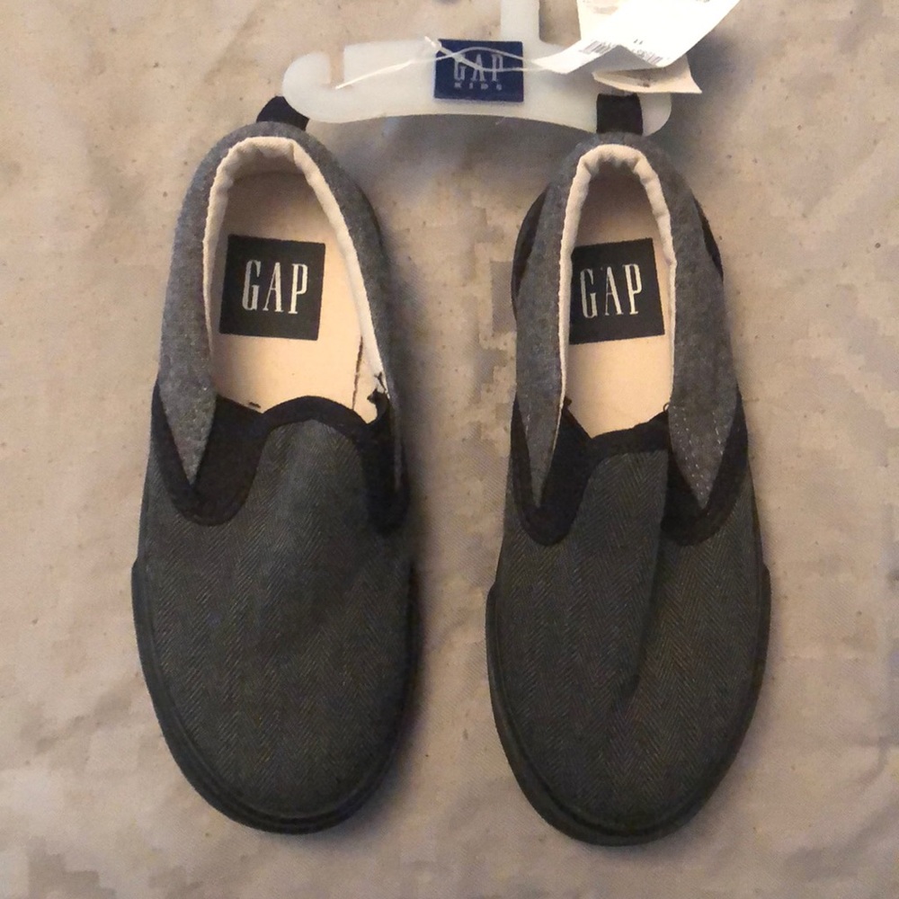 Gap Youth Size 11 slip ons